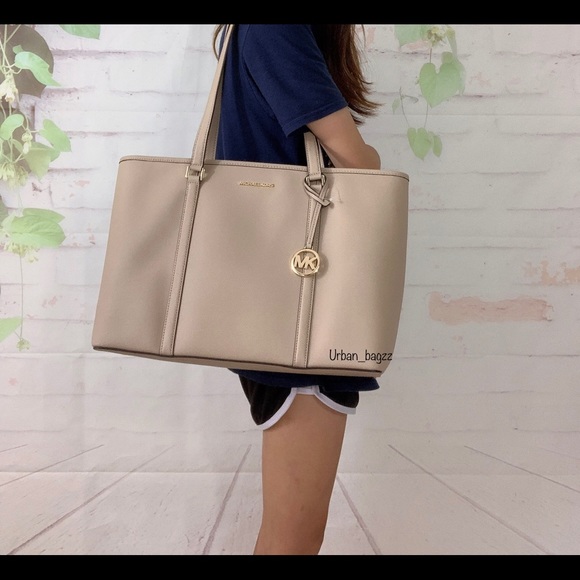 Michael Kors Handbags - Michael Kors Sady Large Tote